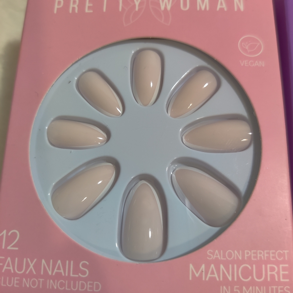 Faux Nails Lot of 5 French Tip & Floral Vegan New Pretty Woman Press On Almond - Picture 6 of 8